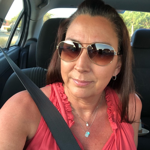 Meet your Posher, Christine - Picture 2 of 3